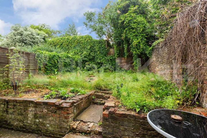 Large 6 bedroom house with 2 bathrooms and close to Archway Station Parolles Road, Archway